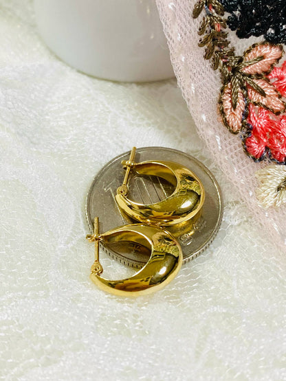 Brand New Huggy Earrings K18 🇯🇵 Gold