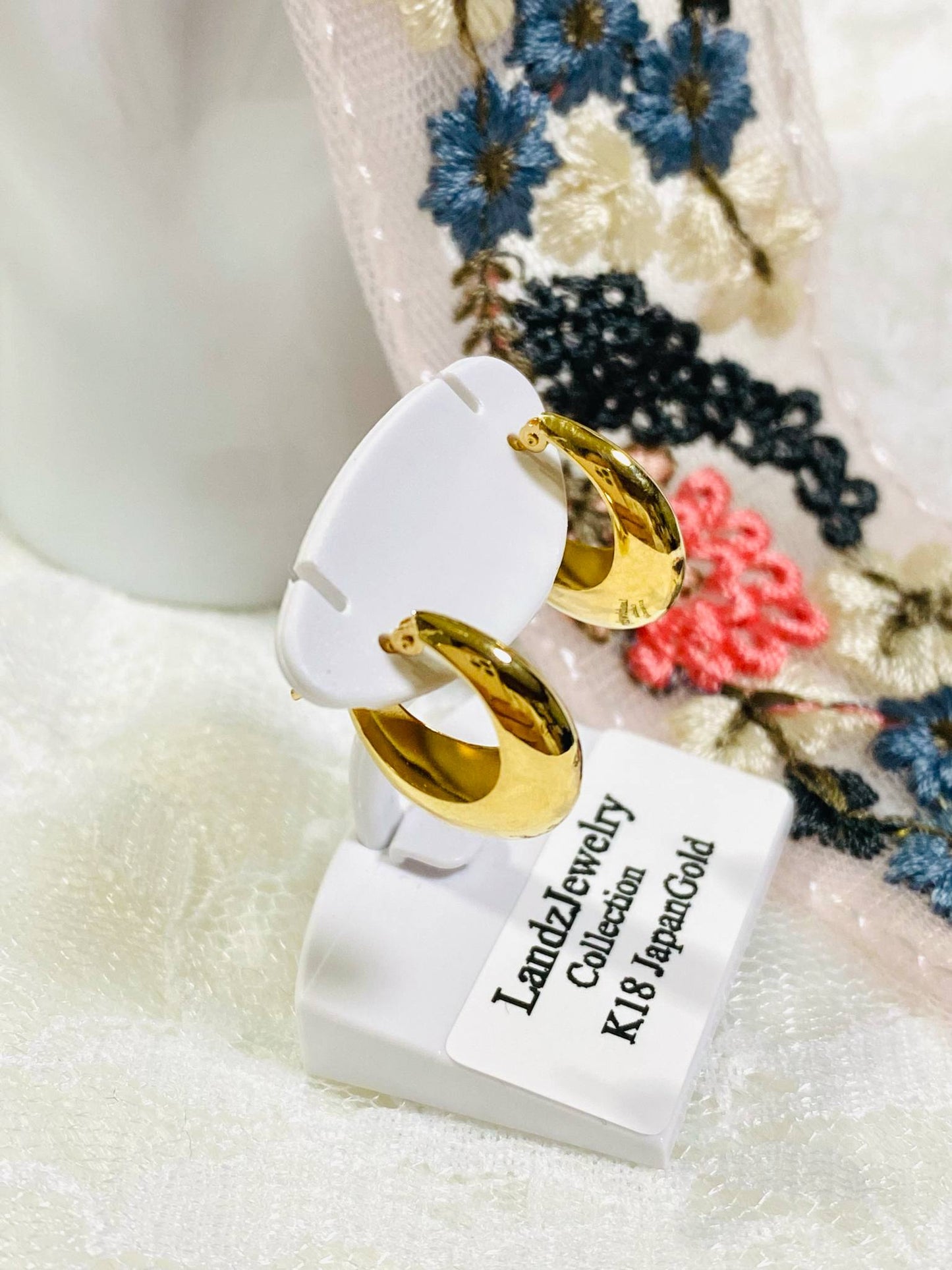 Brand New Huggy Earrings K18 🇯🇵 Gold