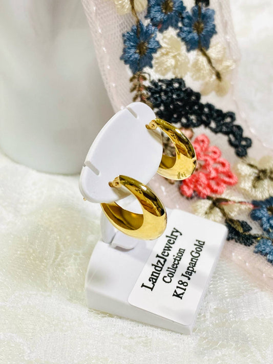 Brand New Huggy Earrings K18 🇯🇵 Gold